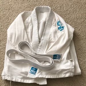 Kids jiu jitsu gi. Brand Fuji size 000